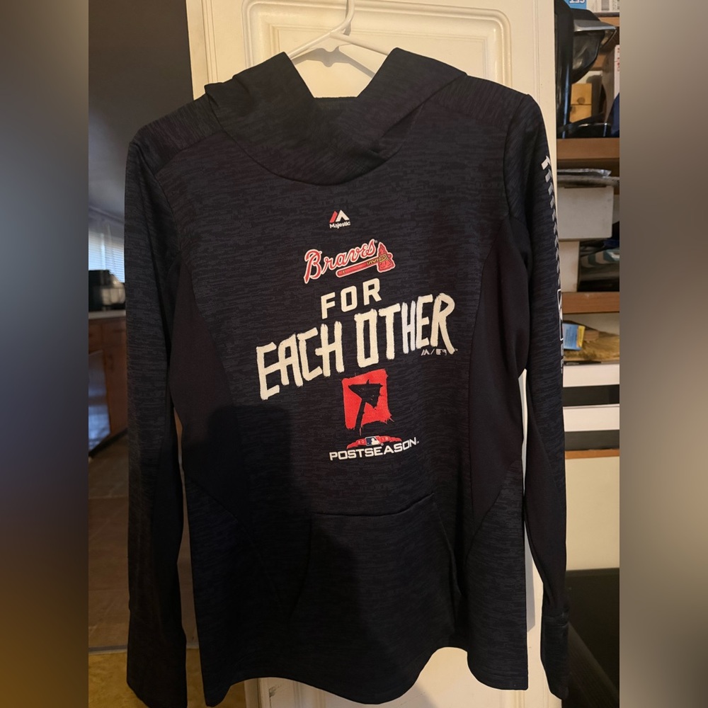 Majestic Braves Hoodie
Small Women